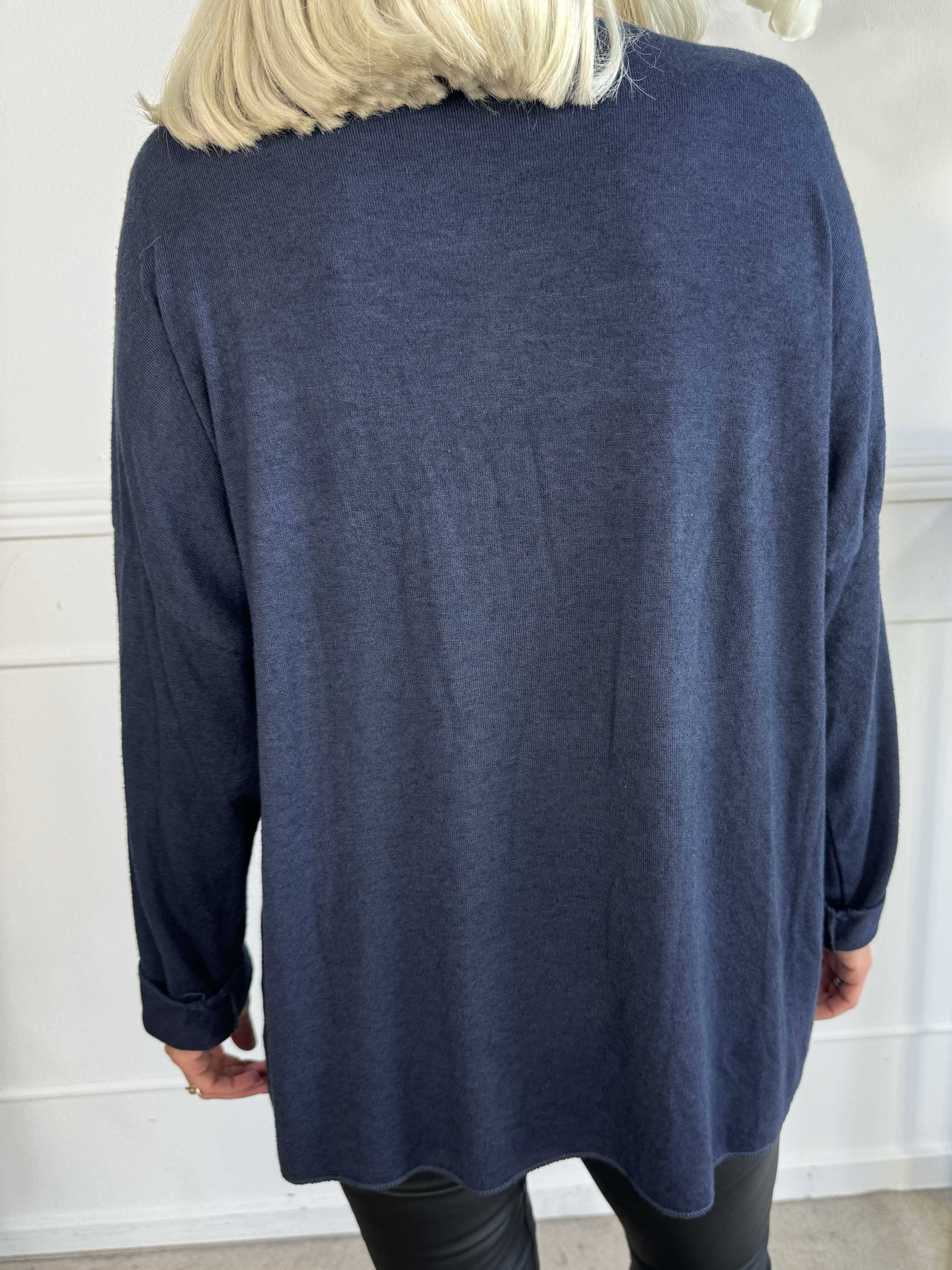 Djamila - Blød bluse i viskose med v-udskæring